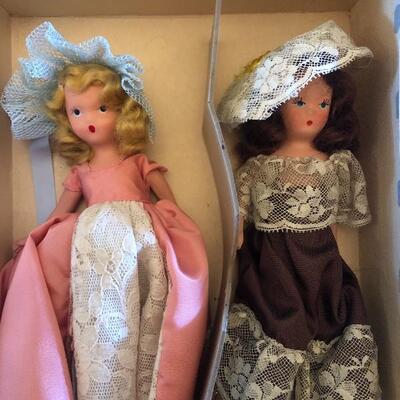 Story nook doll set of two 