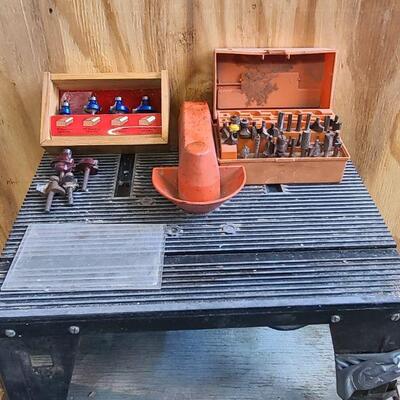 Sears Router 315.17480 w/table & router bits