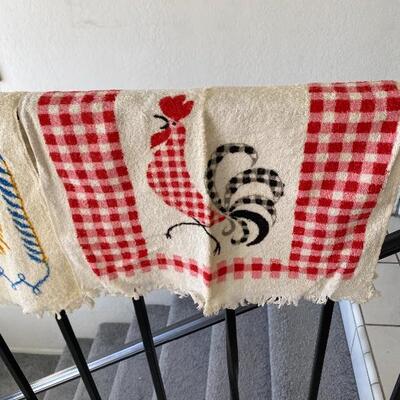 Pair of Vintage Rooster Kitchen Hand Towels YD#022-0075