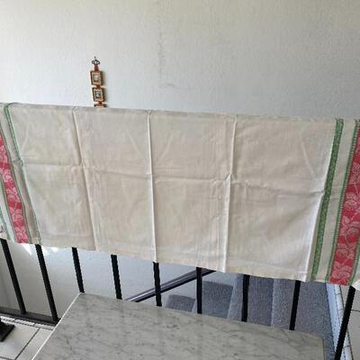 Vintage White Table Cloth Green and Red Apple Edge YD#022-0086