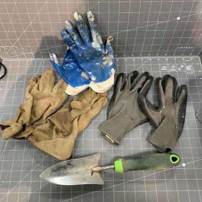 #117 Gloves & Gardening Shovel