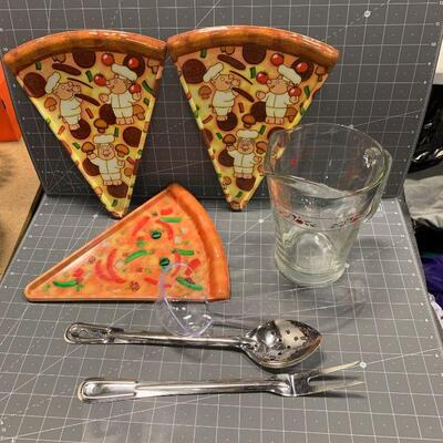 #254 Pizza Plates, Glass Pitcher & More