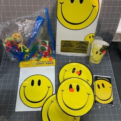 #431 Smiley Face Party Supply