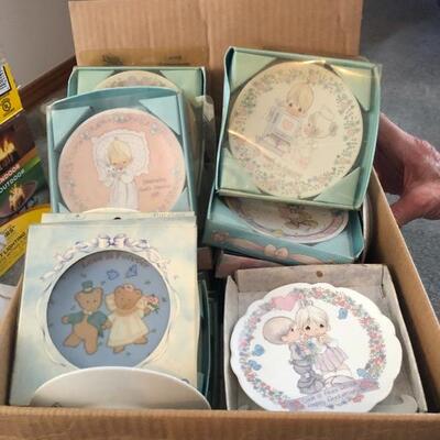 Lot of at least 35 Precious moments wall plaque