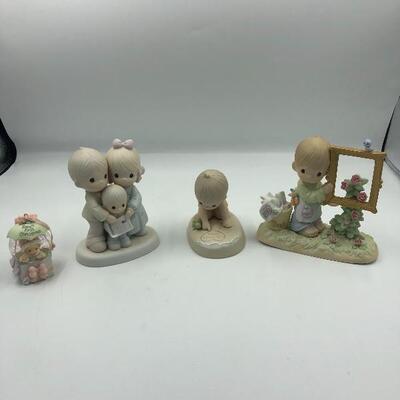 Collection of 25 Precious moments figurines 