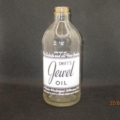 Lot 4 - 1945 Swift's Jewel Oil Glass Bottle 1 Pint