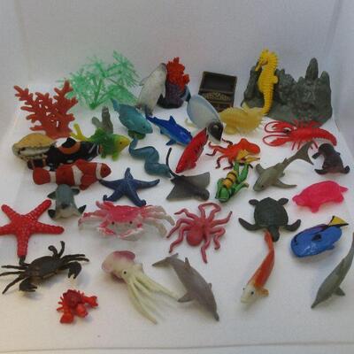 Lot 25 - Hard Plastic Sea Creatures