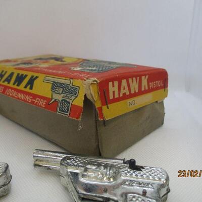 Lot 50 - Box of 12 Hawk Pepeat Pistols
