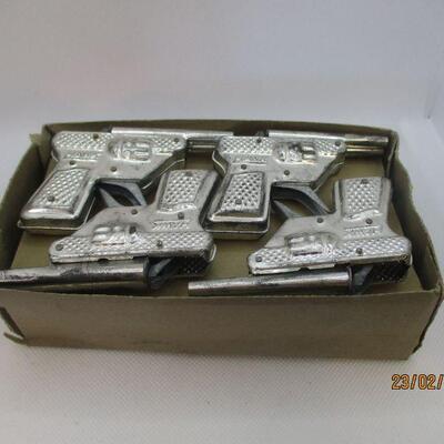 Lot 50 - Box of 12 Hawk Pepeat Pistols