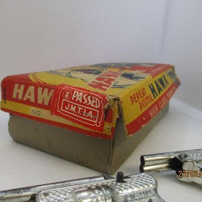 Lot 50 - Box of 12 Hawk Pepeat Pistols