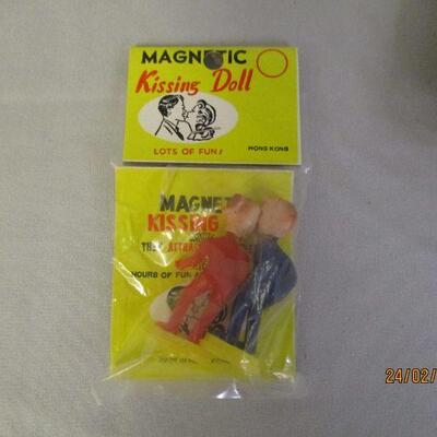 Lot 82 - (5) Packs of Magnetic Kissing Dolls