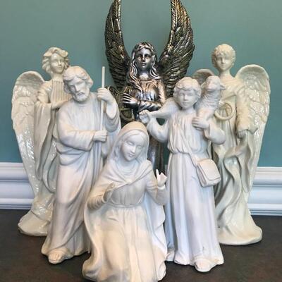 Lot 129: Homco Nativity and Angels