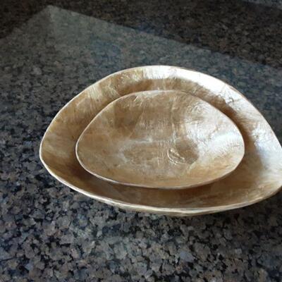 Oyster shell-style bowls and dish
