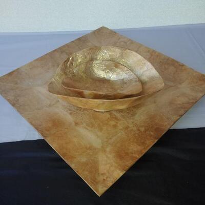 Oyster shell-style bowls and dish