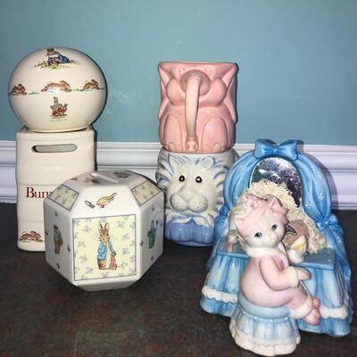 Lot 134: Wedgwood Bunnykins Banks & Schmid Cat Music Box.  