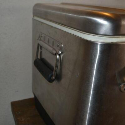 LOT 412  IGLOO STAINLESS ICE CHEST