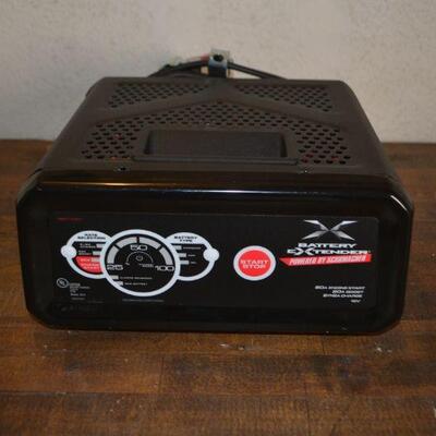 LOT 423    BATTERY CHARGER