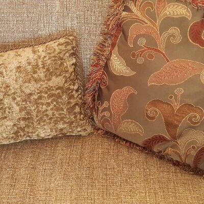 Lot: 196: Beautiful Love seat and decorative pillows