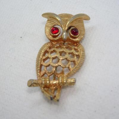 Gold Tone Ruby Red Eyed Hooter Owl Brooch, Hoot Hoot! 