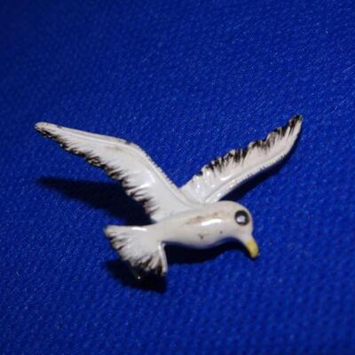 Painted Seagull Bird Brooch Pin