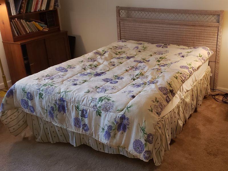 Lexington White Wicker Queen Bed with TempurPedic Mattress