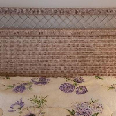 Lexington White Wicker Queen Bed with Tempur-Pedic Mattress 