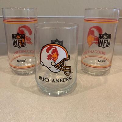 3 Vintage Tampa bay buccaneers cups