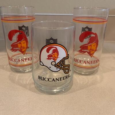 3 Vintage Tampa bay buccaneers cups