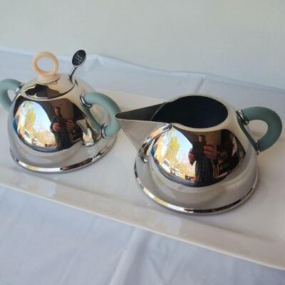 Small mid century modern teapot and creamer  w/villeroy & boch platter