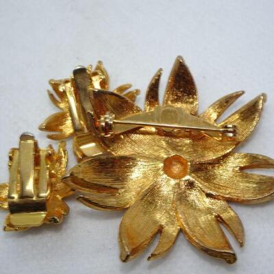 Beautiful Gold Tone Brooch & Matching Clip Earrings, Flower Pin 