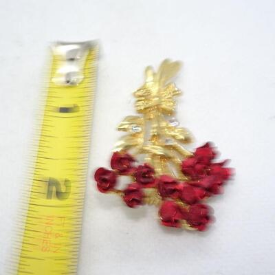 Red Rose Cluster Bouquet Brooch