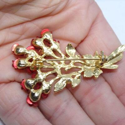 Red Rose Cluster Bouquet Brooch