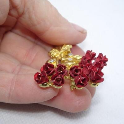 Red Rose Cluster Bouquet Brooch