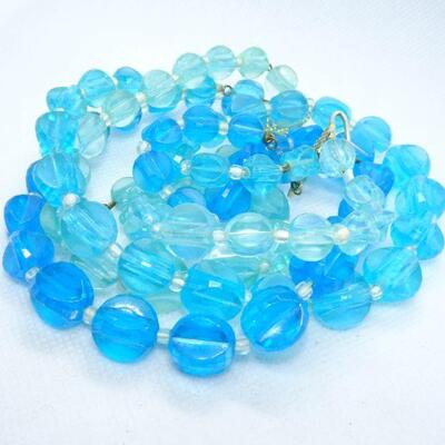 Mid Century Teal Chunk Beaded Necklace - Plastic 