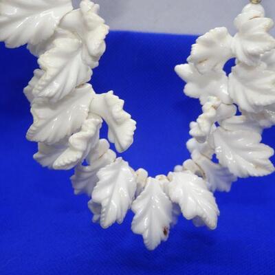 Lightweight White chunk Mid Century Necklace, Leaves