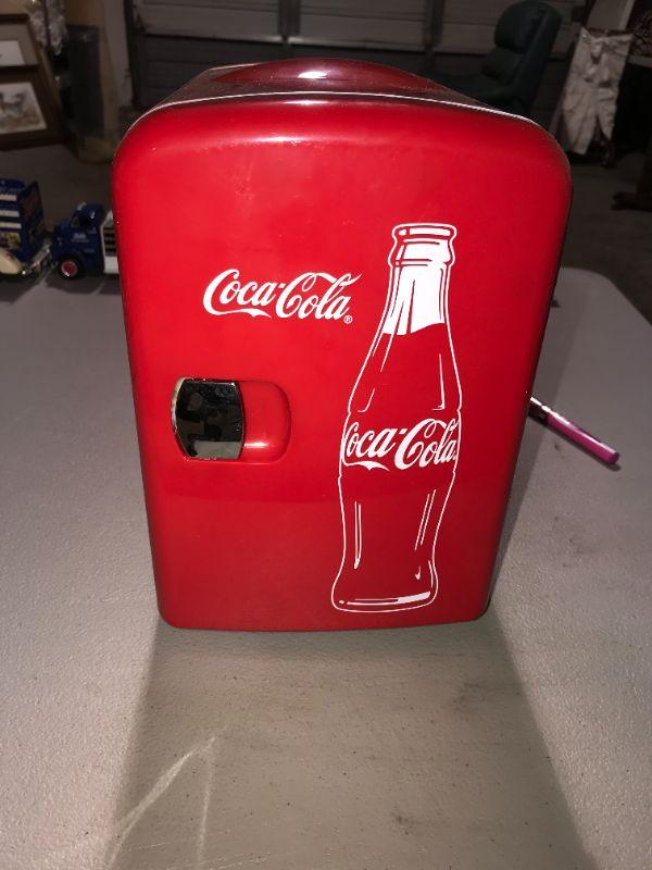 CocaCola Classic Portable 6 Can Thermoelectric Mini Fridge Cooler AC