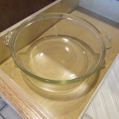 LOT 88  BAKING DISHES INCLUDING A PAMPERED CHEF CLAY COOKIE MOLD