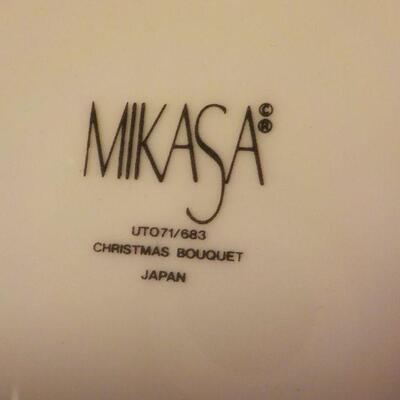 " Mikasa Christmas Bouquet" Dish from Japan.
