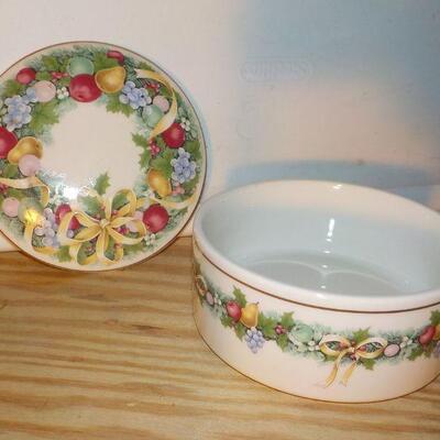 " Mikasa Christmas Bouquet" Dish from Japan.