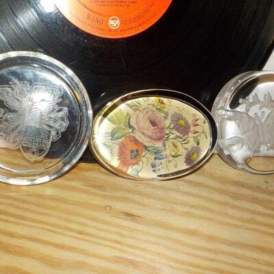 " 3 Super Glass Paper weights".