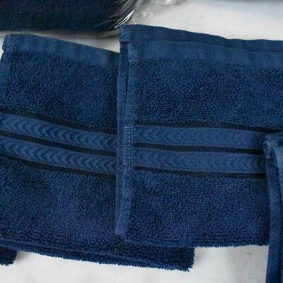 8 pc: BH&G Thick & Plush, Navy Blue Admiral: 4 Bath Towels & 4 Washcloths - New