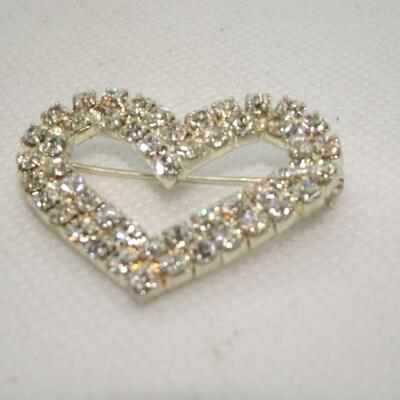 Beautiful Glistening Rhinestone Heart Brooch 