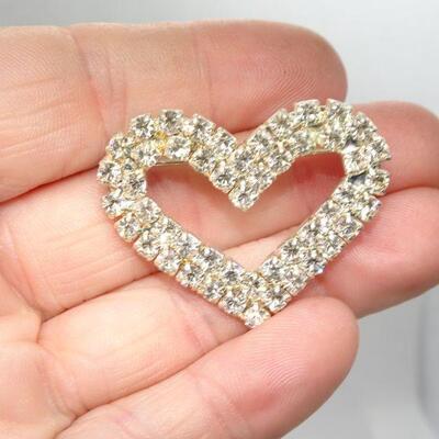 Beautiful Glistening Rhinestone Heart Brooch 