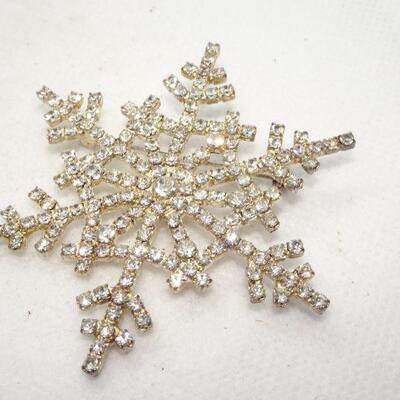 Beautiful Rhinestone Snowflake Brooch