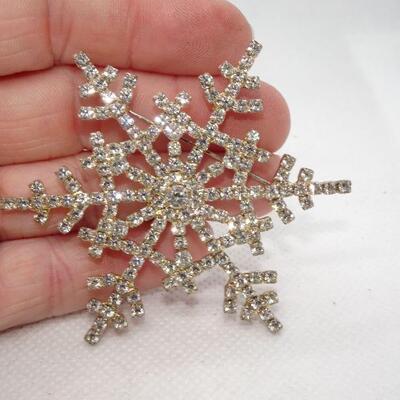 Beautiful Rhinestone Snowflake Brooch