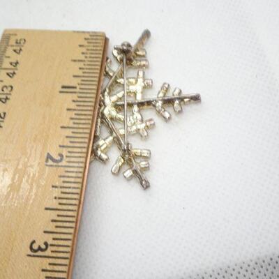 Beautiful Rhinestone Snowflake Brooch