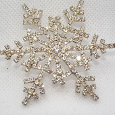 Beautiful Rhinestone Snowflake Brooch