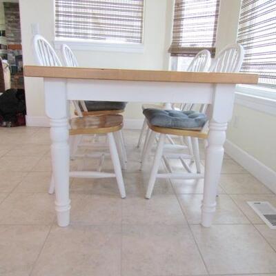 LOT 6  FARMHOUSE STYLE KITCHEN TABLE W/4 CHAIRS & BENCH