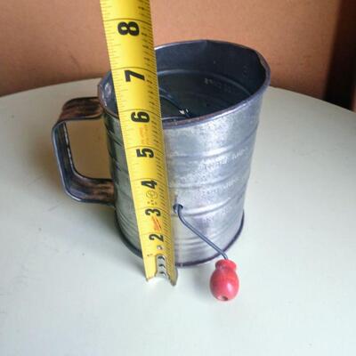 Lot 4 1950 Red Handle Sifter