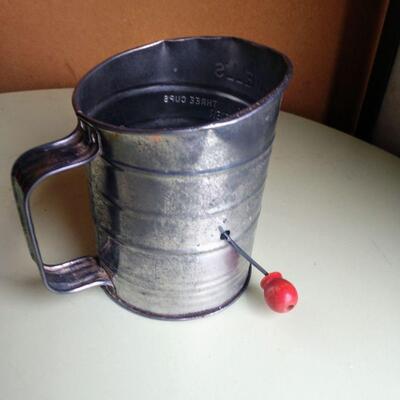 Lot 4 1950 Red Handle Sifter